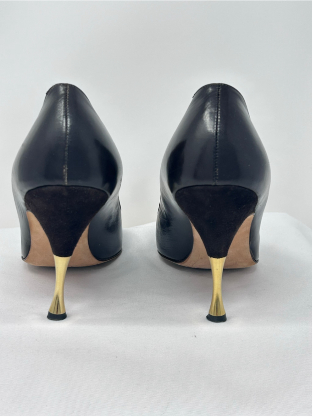 Manolo Blahnik Black Leather Pointed Toe Gold Heel Pumps EU 40 US 9.5 - Picture 3 of 8